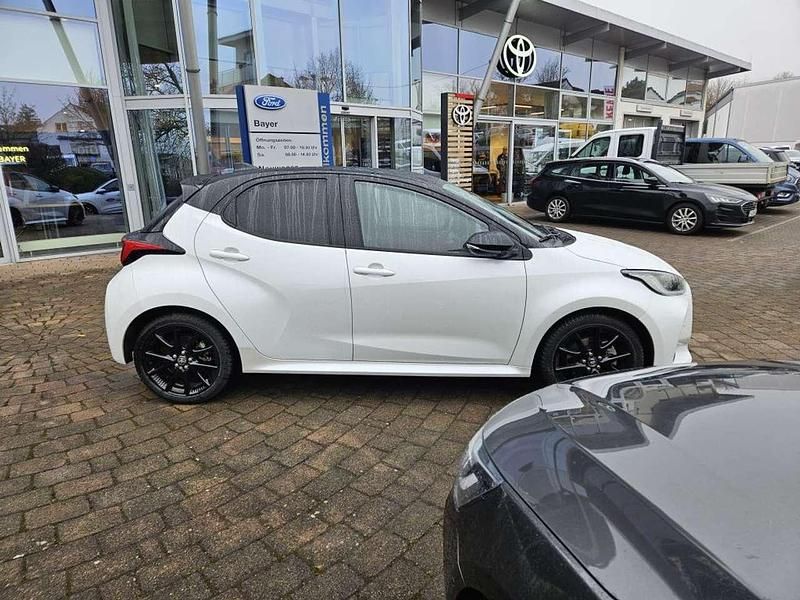 Gebraucht Toyota Yaris Hybrid Basis 116 PS (85 kW) 2022 Platinweiss metallic, dach sch Kleinwagen