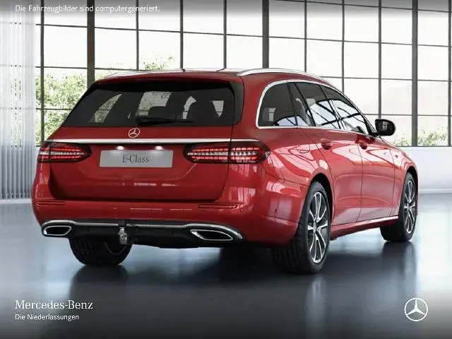 Gebraucht Mercedes E300 265 PS (194 kW) 2023 Manufaktur hyazinthrot Kombi