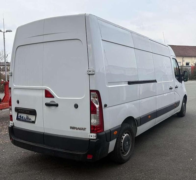 Second-hand Renault Master 136 CP (100 kW) 2018 Alb Van