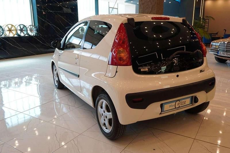 Gebraucht Peugeot 107 Sportium 68 PS (50 kW) 2012 Zu lackieren weiss 068/deckend Kleinwagen