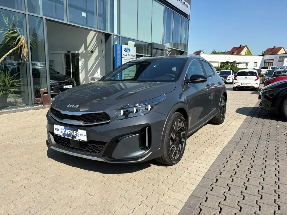 Neu Kia XCeed 150 PS (110 kW) 2025 (h8g) pentametal met. SUV