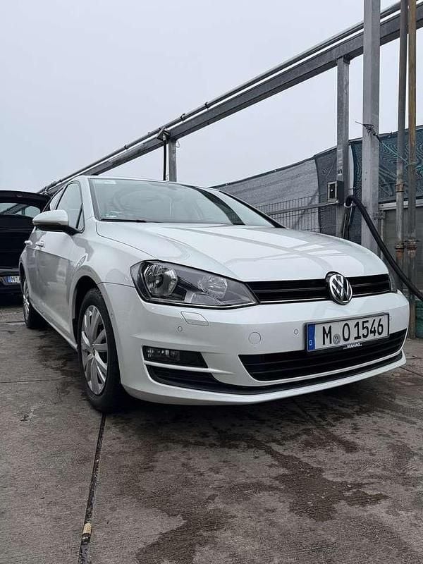 Weiß Gebraucht 2013 VW Golf VII Comfortline Kleinwagen | 11.900 € (Fairer Preis) - Bild 1/4