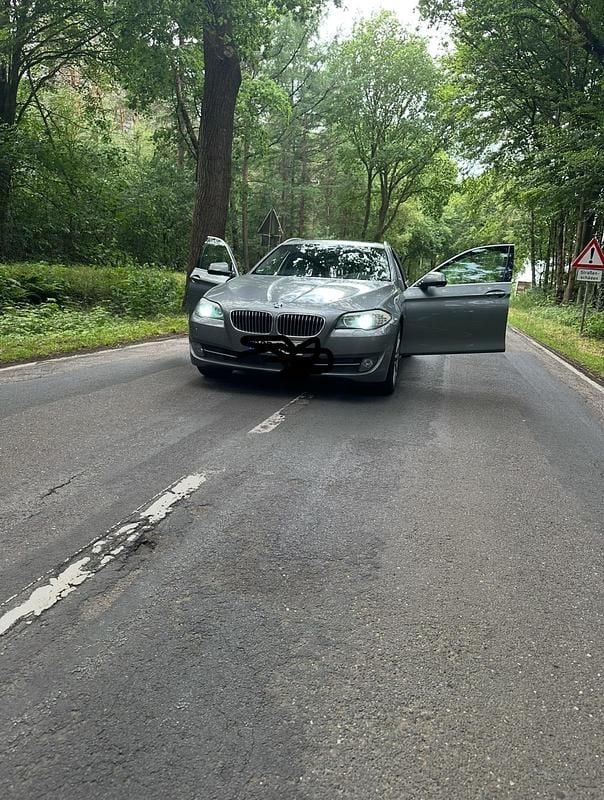 Grau Gebraucht 2011 BMW 530 Kombi | 9.100 € (Fairer Preis) - Bild 1/4