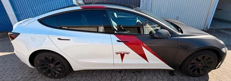 Gebraucht Tesla Model 3 Standard Range Plus 225 kW (306 PS) 2023 Weiß Limousine