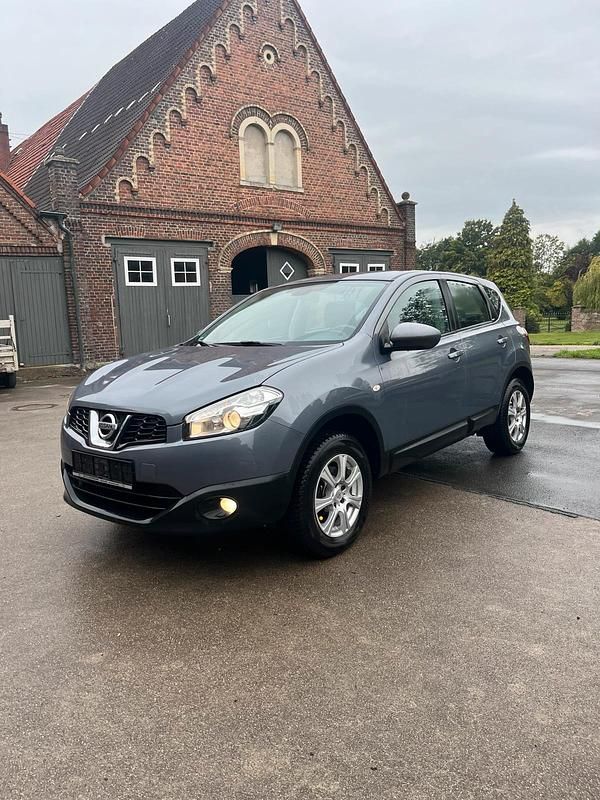 Grau Gebraucht 2010 Nissan Qashqai SUV | 5.999 € - Bild 1/4