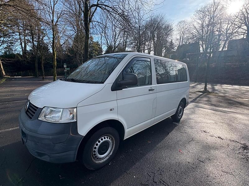 Weiß Gebraucht 2009 VW Caravelle S Van / Kleinbus | 9.999 € - Bild 1/4