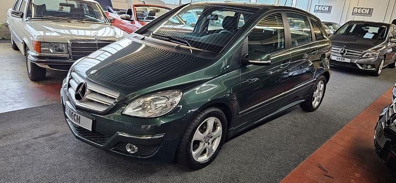 Second-hand Mercedes E200 193 CP (141 kW) 2009 Verde Berlinǎ