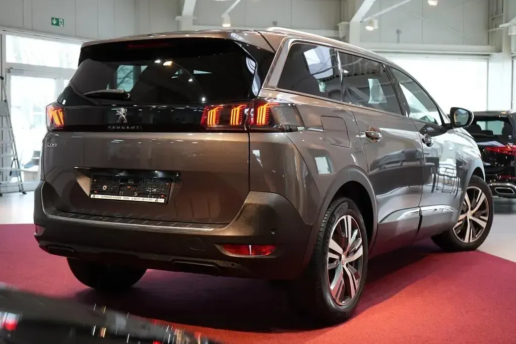 Gebraucht Peugeot 5008 Allure 131 PS (96 kW) 2021 Grau SUV