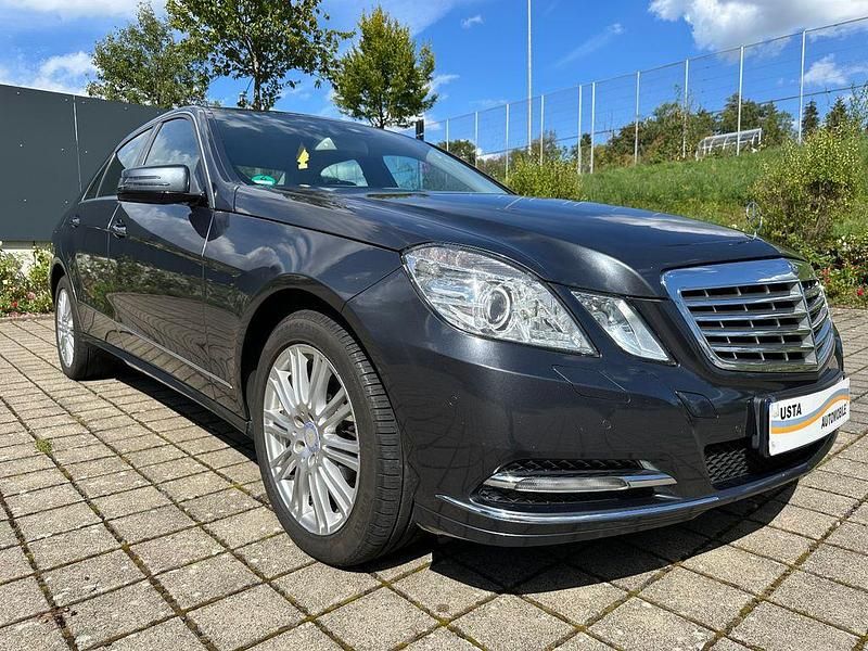 Grau Gebraucht 2012 Mercedes E200 Elegance Limousine | 7.900 € (Guter Preis) - Bild 1/4