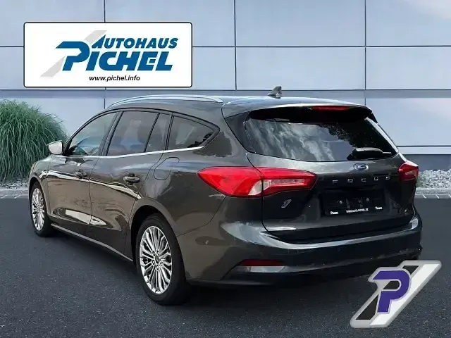 Gebraucht Ford Focus Titanium 125 PS (91 kW) 2018 Grau Kombi