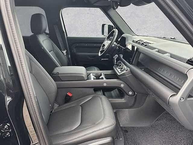 Gebraucht Land Rover Defender SE Dynamic 304 PS (223 kW) 2025 Santorini black