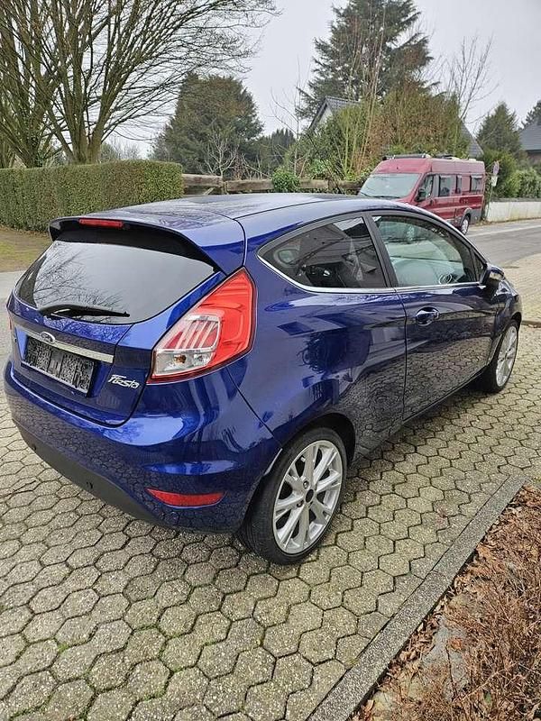 Gebraucht Ford Fiesta Titanium 101 PS (74 kW) 2016 Blau Limousine