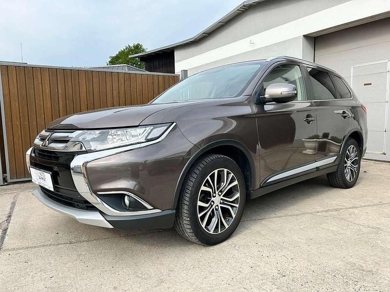 Braun Gebraucht 2015 Mitsubishi Outlander Plus SUV | 12.900 € (Etwas zu teuer) - Bild 1/4