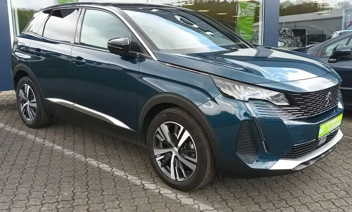 Gebraucht Peugeot 3008 Allure 131 PS (96 kW) 2024 Blau celebes/metallic SUV