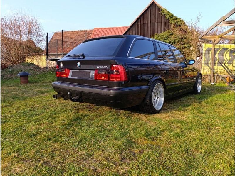 Usata BMW 520 150 CV (110 kW) 1996 Scharz (metallic) Station wagon