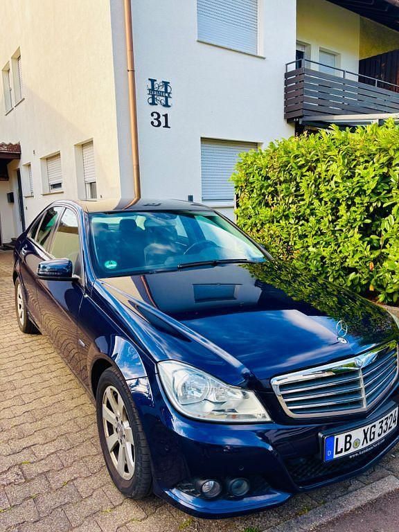 Blau Gebraucht 2012 Mercedes C200 Limousine | 8.700 € (Guter Preis) - Bild 1/4