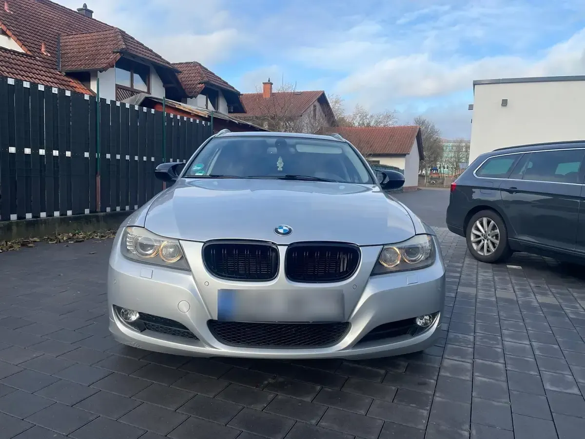 Gebraucht BMW 318 143 PS (105 kW) 2011 Silber Kombi