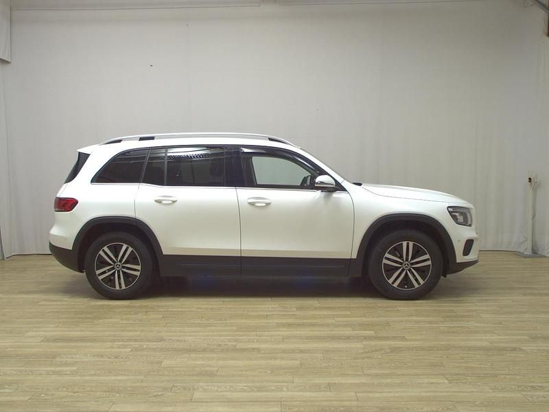 Weiss Gebraucht 2021 Mercedes GLB200 Style SUV | 20.980 € (Guter Preis) - Bild 1/4