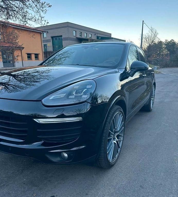 Gebraucht Porsche Cayenne S E-Hybrid 333 PS (244 kW) 2016 Schwarz SUV