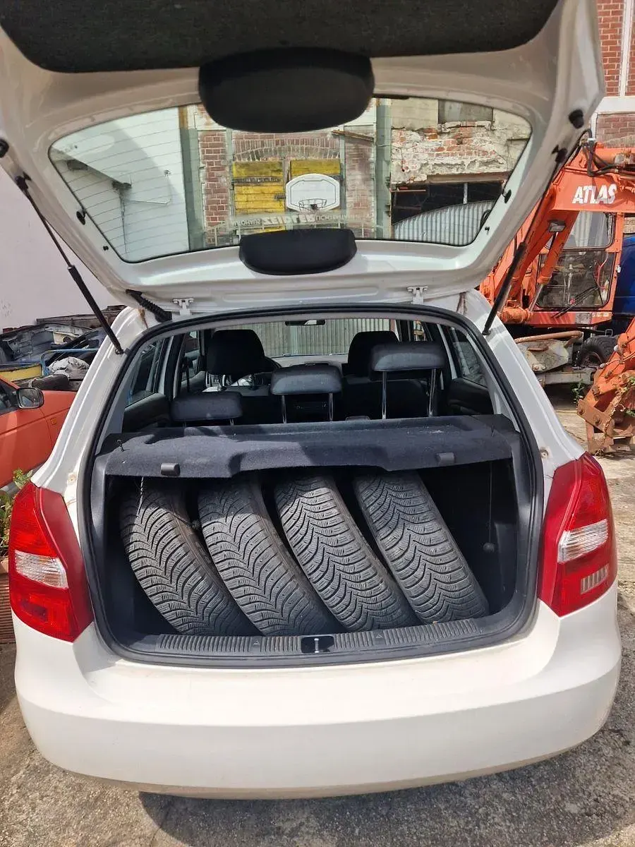 Gebraucht Skoda Fabia Cool Edition 60 PS (44 kW) 2011 Weiß Kleinwagen
