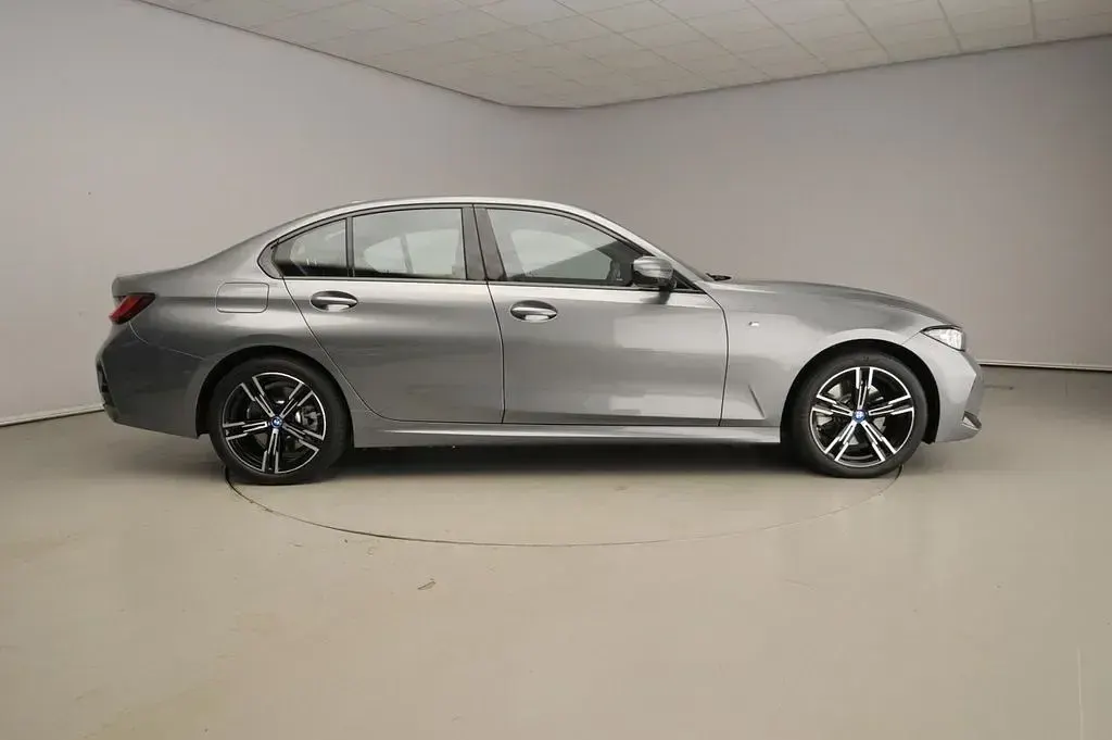 Gebraucht BMW 320e M Sport 204 PS (150 kW) 2024 Grau Limousine