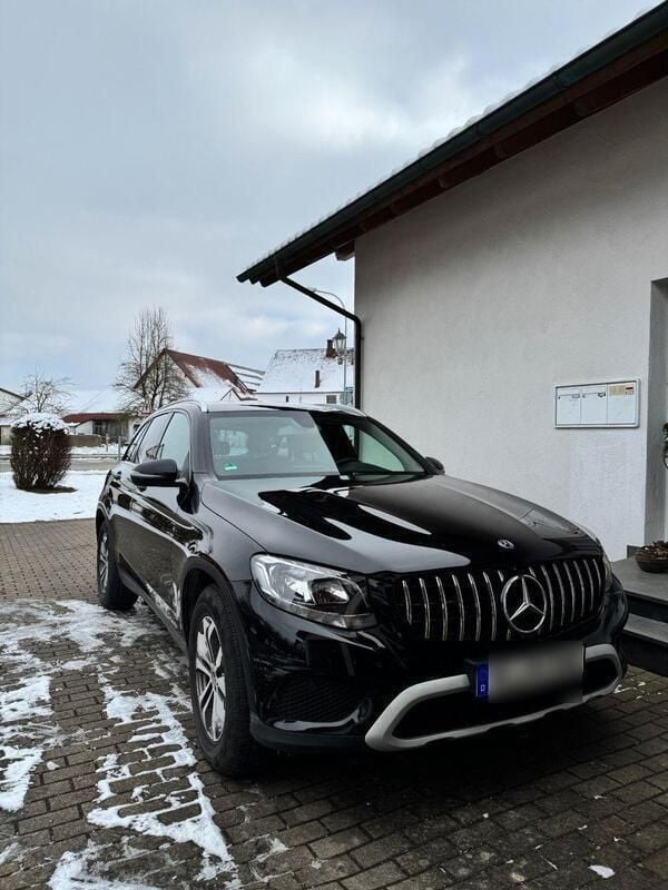 Schwarz Gebraucht 2017 Mercedes GLC250 SUV | 18.880 € (Superpreis) - Bild 1/4