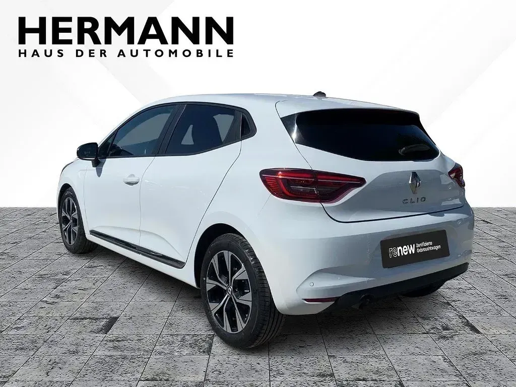 Begagnad Renault Clio V Evolution 67 HK (49 kW) 2024 Vit Sedan