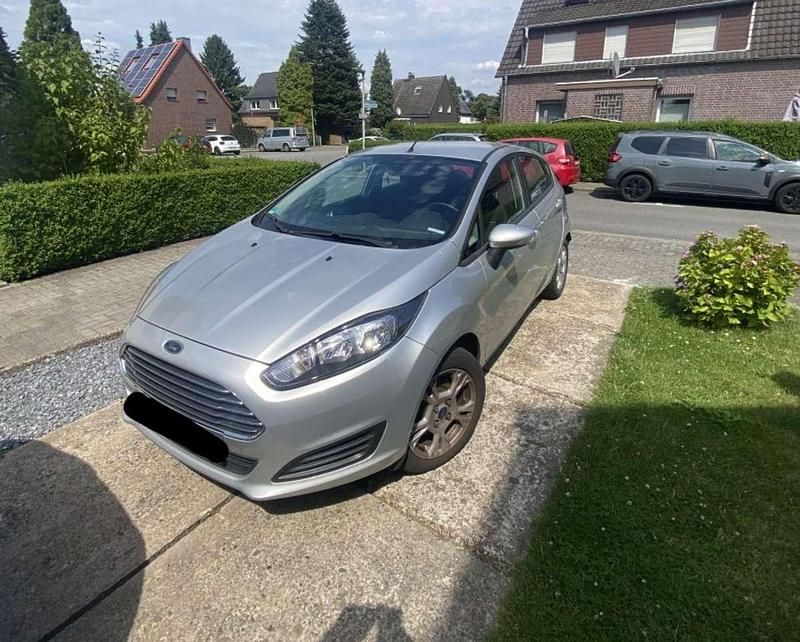 Silber Gebraucht 2013 Ford Fiesta Trend Kleinwagen | 4.100 € (Superpreis) - Bild 1/4