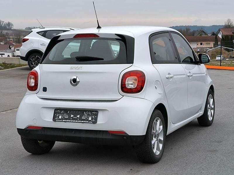 Gebraucht Smart ForFour Electric Drive Passion 60 kW (82 PS) 2019 Weiß Limousine