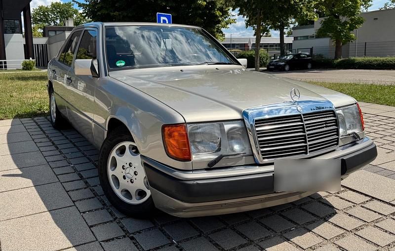 Gebraucht Mercedes 230 1991 Gold Limousine