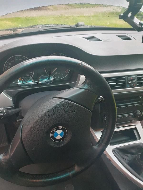 Gebraucht BMW 320 150 PS (110 kW) 2006 Grau Kombi