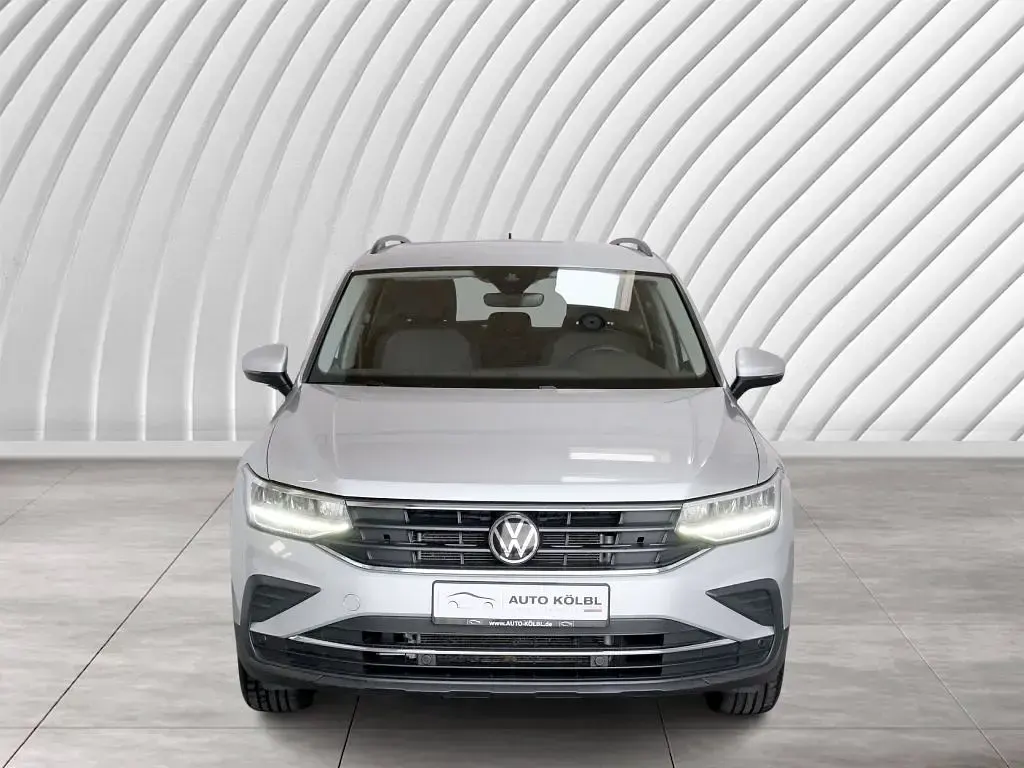 Gebraucht VW Tiguan Life 150 PS (110 kW) 2023 Reflexsilber metallic SUV
