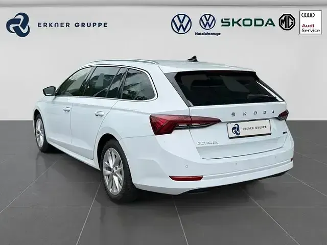 Gebraucht Skoda Octavia Style 110 PS (80 kW) 2022 Moonweiß perleffekt Kombi