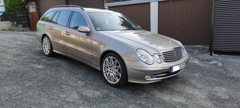 Silber Gebraucht 2003 Mercedes E200 Avantgarde Limousine | 3.400 € (Fairer Preis) - Bild 1/4