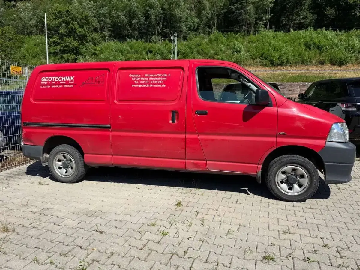 Gebraucht Toyota HiAce 95 PS (69 kW) 2007 Rot Van