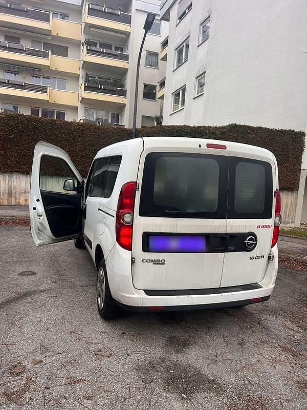 Second-hand Opel Combo 105 CP (77 kW) 2013 Alb Monovolum