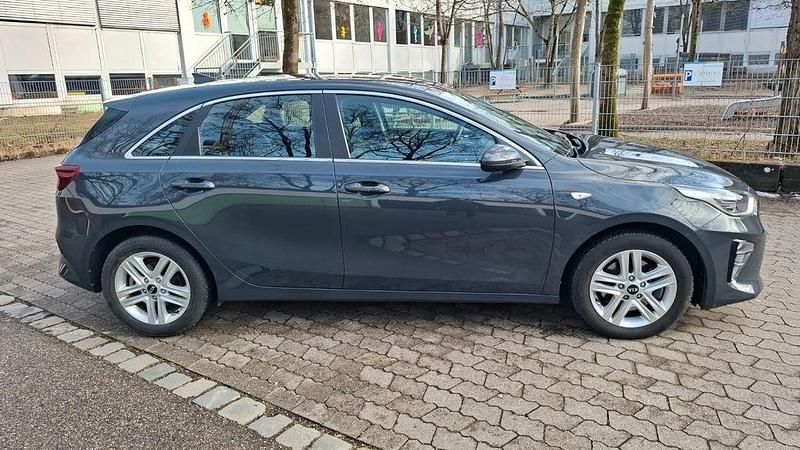 Gebraucht Kia Ceed Vision 140 PS (102 kW) 2021 Grau Kleinwagen