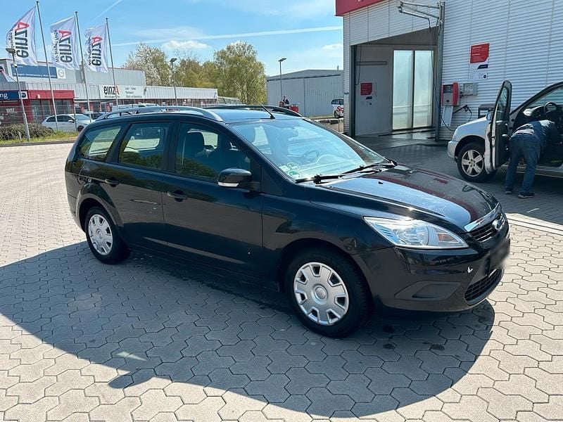 Gebraucht Ford Focus 101 PS (74 kW) 2010 Schwarz Kombi