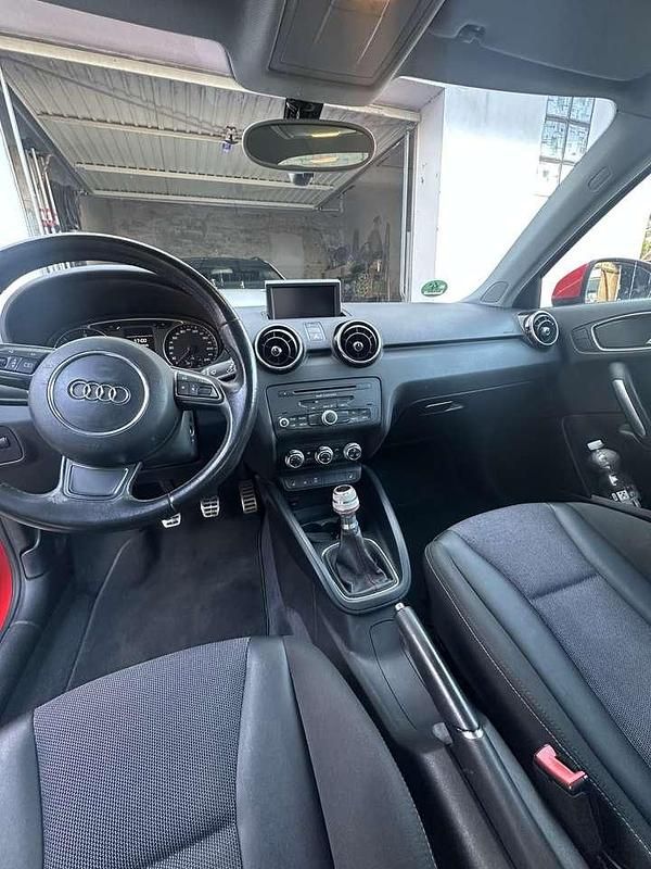 Gebraucht Audi A1 Ambition 105 PS (77 kW) 2010 Rot Kleinwagen