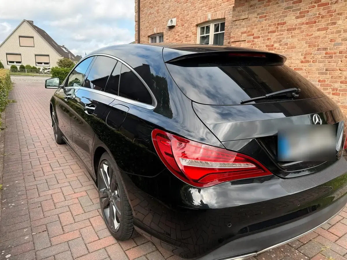 Gebraucht Mercedes CLA180 122 PS (89 kW) 2018 Schwarz Coupé