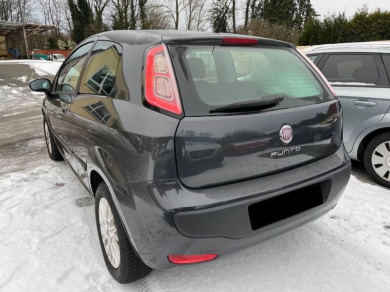 Gebraucht Fiat Grande Punto 77 PS (56 kW) 2011 Grau Kleinwagen