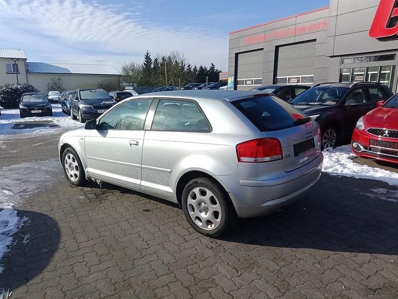Gebraucht Audi A3 Attraction 102 PS (75 kW) 2003 Silber Kleinwagen