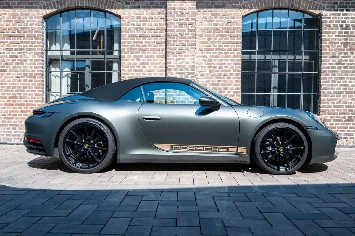 Gebraucht Porsche 992 385 PS (283 kW) 2022 Grün Cabrio