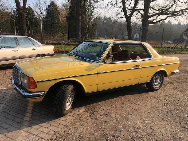 Gelb Gebraucht 1979 Mercedes 230 Coupé | 9.980 € - Bild 1/4
