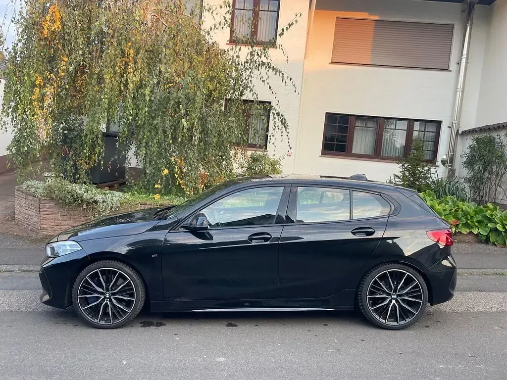 Gebraucht BMW 118 M Sport 140 PS (102 kW) 2021 Schwarz Kleinwagen