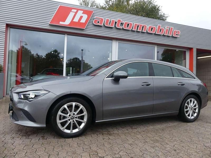Mountaingrau Gebraucht 2019 Mercedes CLA180 Limousine | 23.800 € (Guter Preis) - Bild 1/4