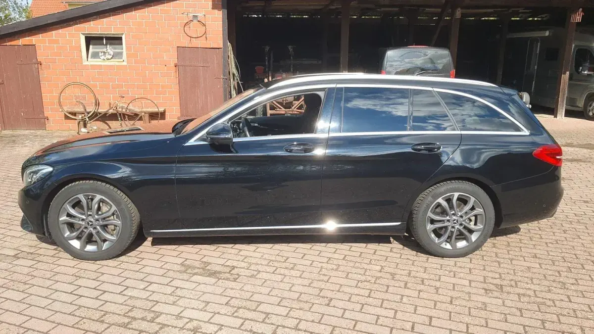 Używany Mercedes C250 204 KM (150 kW) 2017 Czarny Kombi