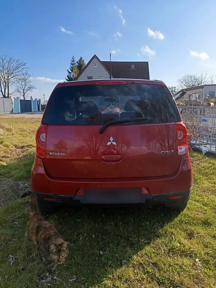 Gebraucht Mitsubishi Colt 95 PS (69 kW) 2011 Rot Kleinwagen