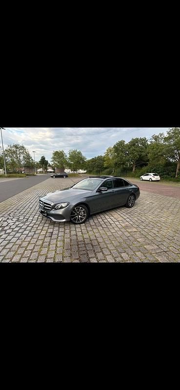 Gebraucht Mercedes E220 194 PS (142 kW) 2016 Andere farben Limousine
