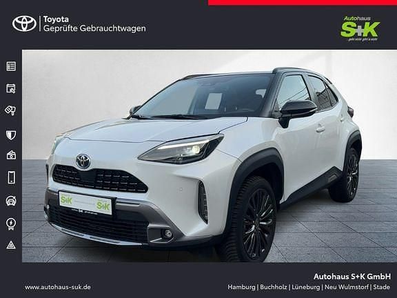 Gebraucht Toyota Yaris Hybrid Advance 129 PS (94 kW) 2023 Platinweiss metallic, dach schwarz Kleinwagen